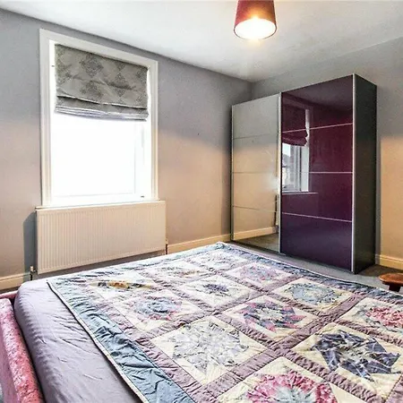 3br Riverside Retreat With Terrace In North Yorkshire
