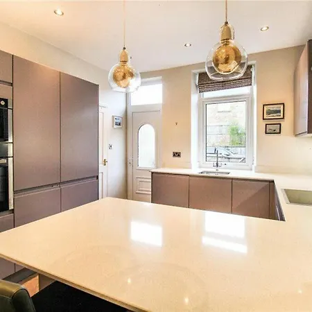 3br Riverside Retreat With Terrace In North Yorkshire *
